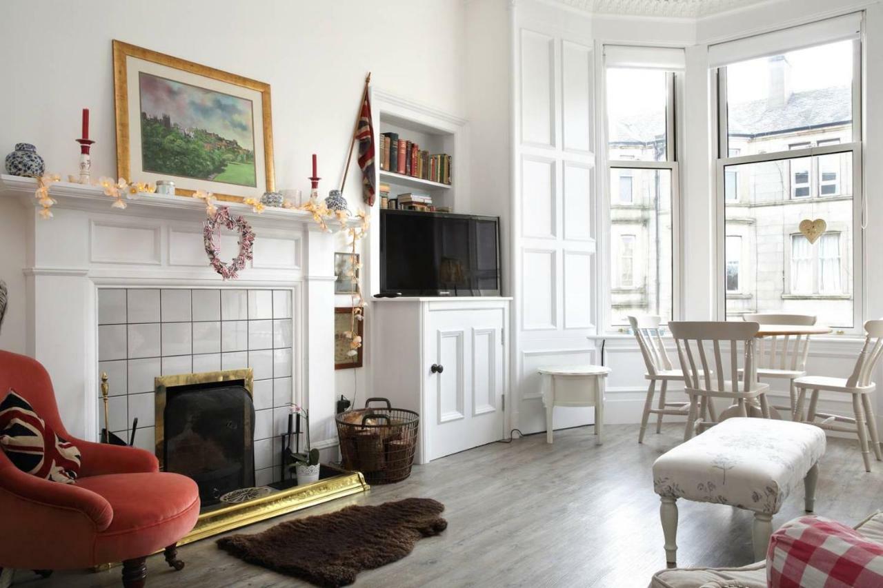 Apartamento 5 Star Beautiful & Vintage, Spacious In Chic Location!